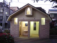 Toilet house in Nishi Shinagawa